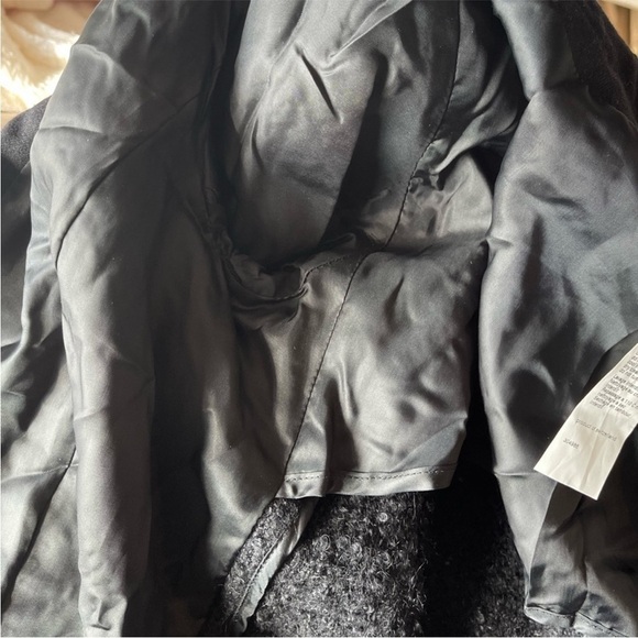 AKRIS Punto 3/4 sleeves blazer w/patent leather
accents. black. Size 6 US - Picture 14 of 16